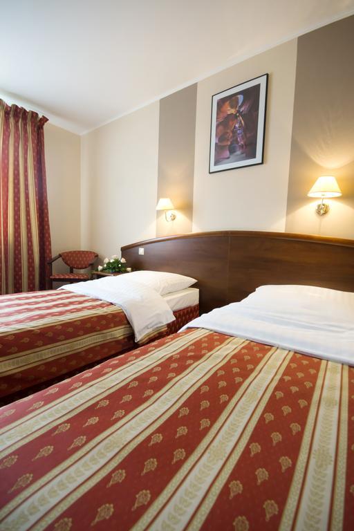 Hotel Novum & Spa Niepołomice Esterno foto