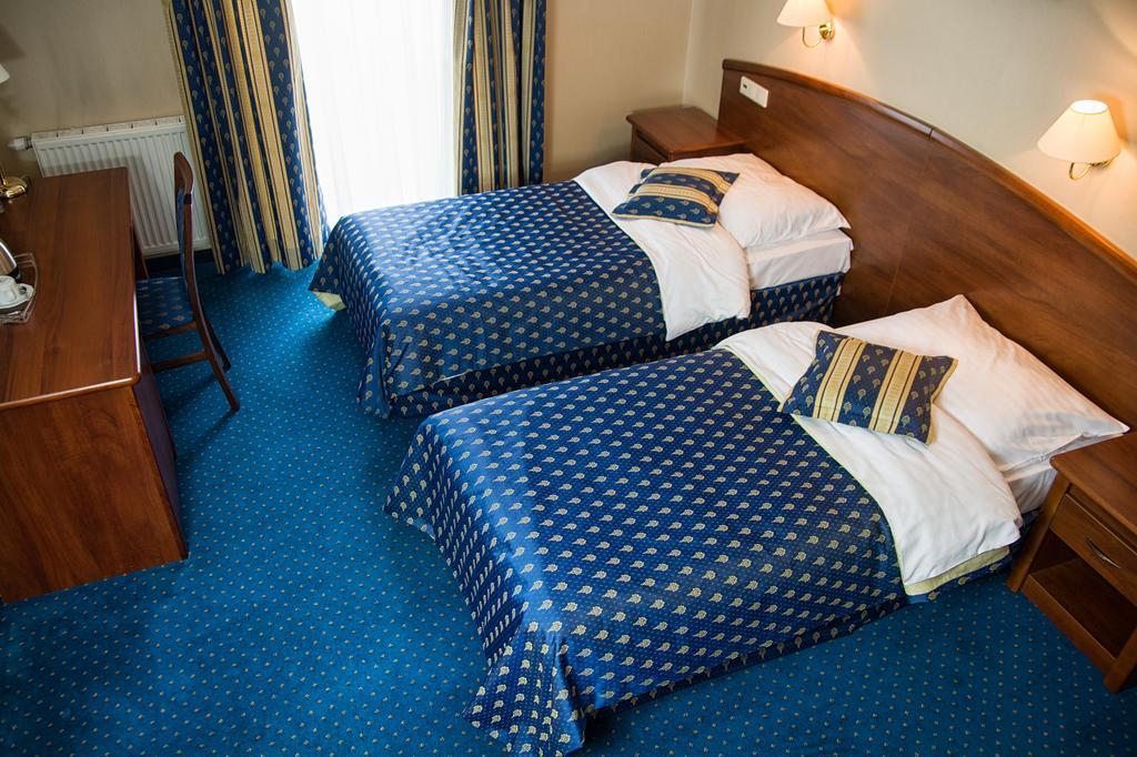 Hotel Novum & Spa Niepołomice Esterno foto