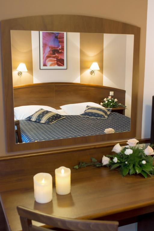 Hotel Novum & Spa Niepołomice Esterno foto