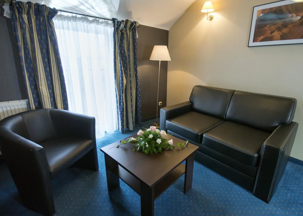 Hotel Novum & Spa Niepołomice Esterno foto