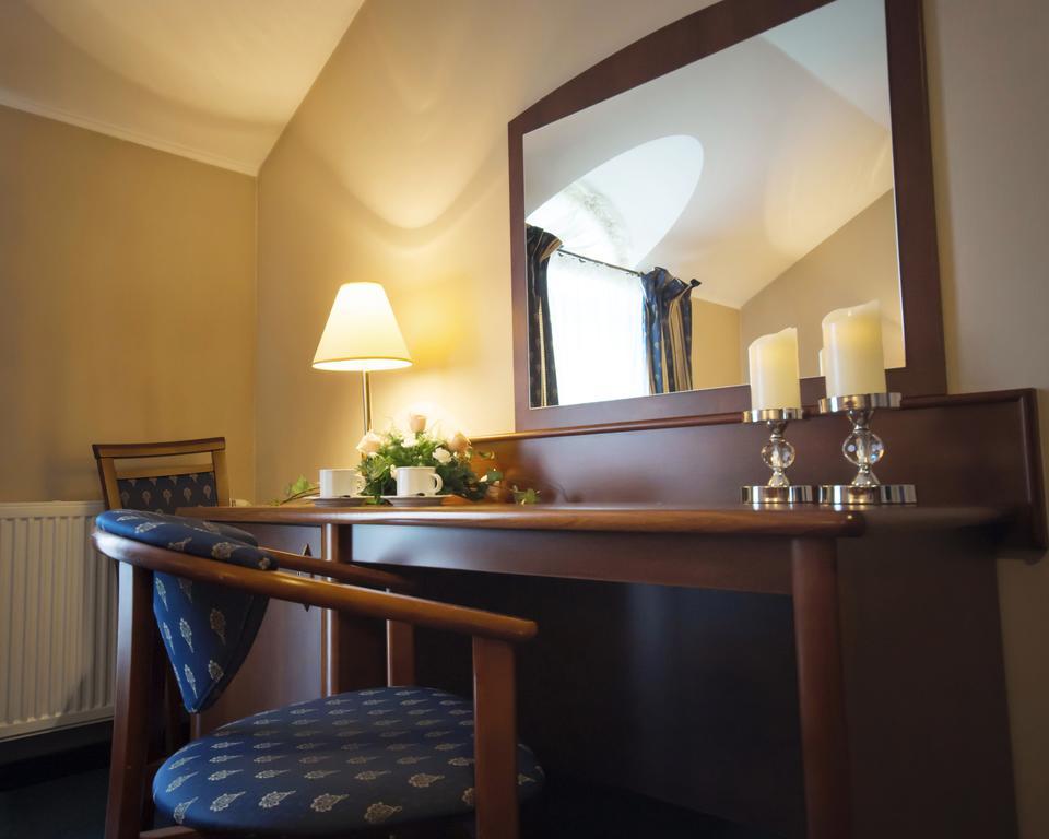 Hotel Novum & Spa Niepołomice Esterno foto