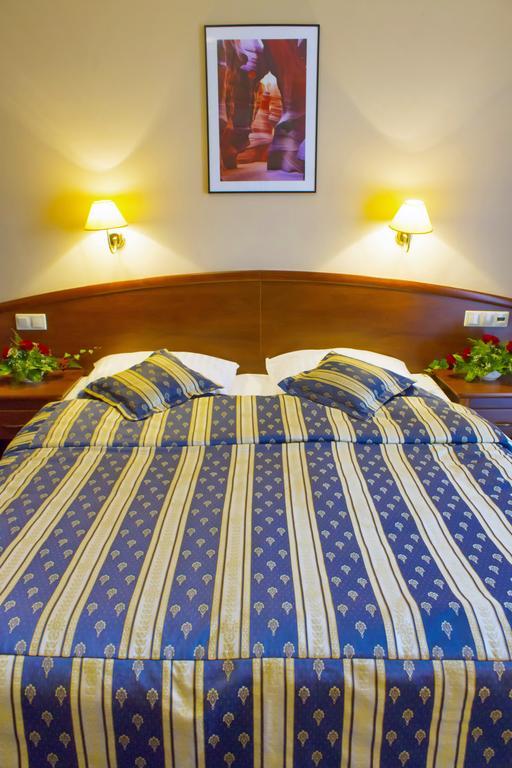 Hotel Novum & Spa Niepołomice Esterno foto