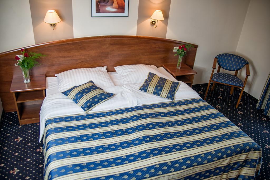 Hotel Novum & Spa Niepołomice Esterno foto