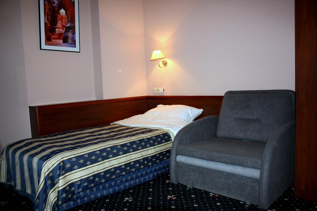 Hotel Novum & Spa Niepołomice Esterno foto