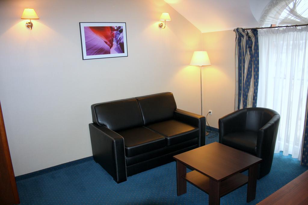 Hotel Novum & Spa Niepołomice Esterno foto