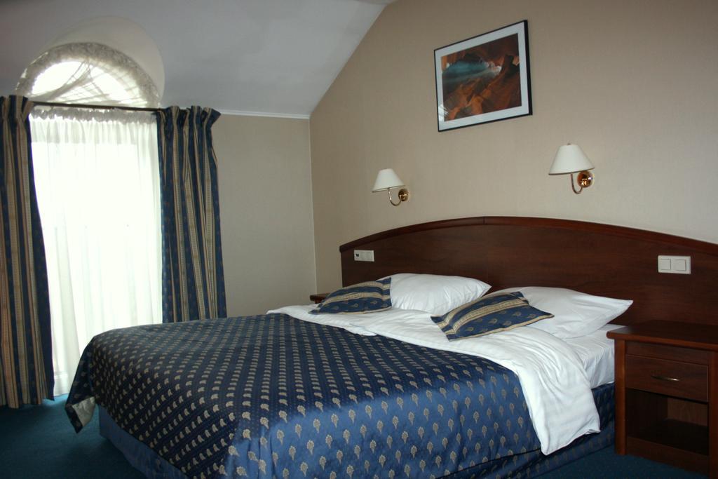 Hotel Novum & Spa Niepołomice Esterno foto