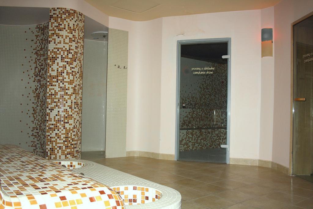Hotel Novum & Spa Niepołomice Esterno foto