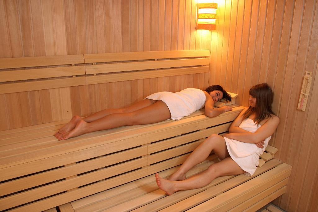 Hotel Novum & Spa Niepołomice Esterno foto
